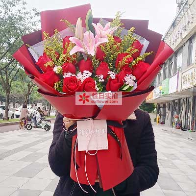 南宁19朵红玫瑰百合，与你幸福前行