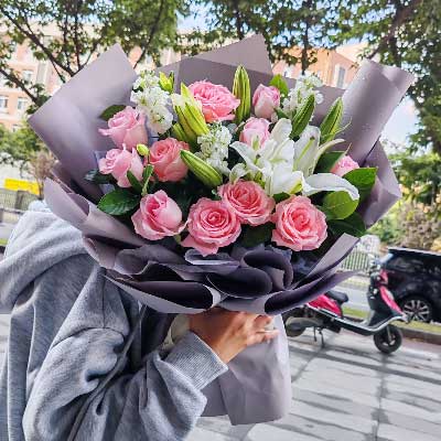 南宁11朵戴安娜粉玫瑰百合，与你一起追逐梦想