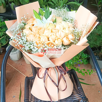 南宁33朵香槟玫瑰百合，心里永远是你